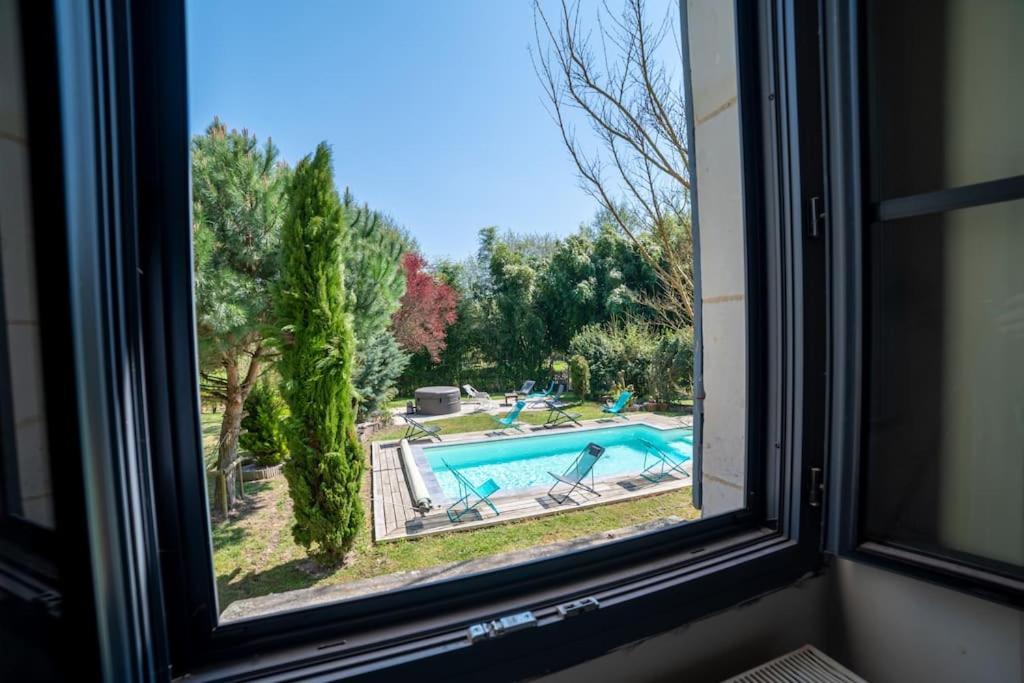 Le Clos Du Tilleul Fabuleuse Propriete 15 A 30 Pers Piscine Au Coeur D'Un Charmant Village Thilouze Exterior photo